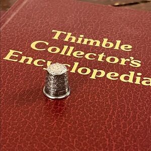 Charles Horner "Dorcas" Vintage Antique Thimble with 3 books